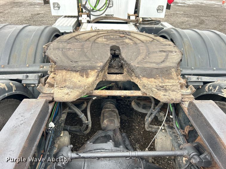 image for item EG1507 2016 Freightliner  Cascadia semi truck