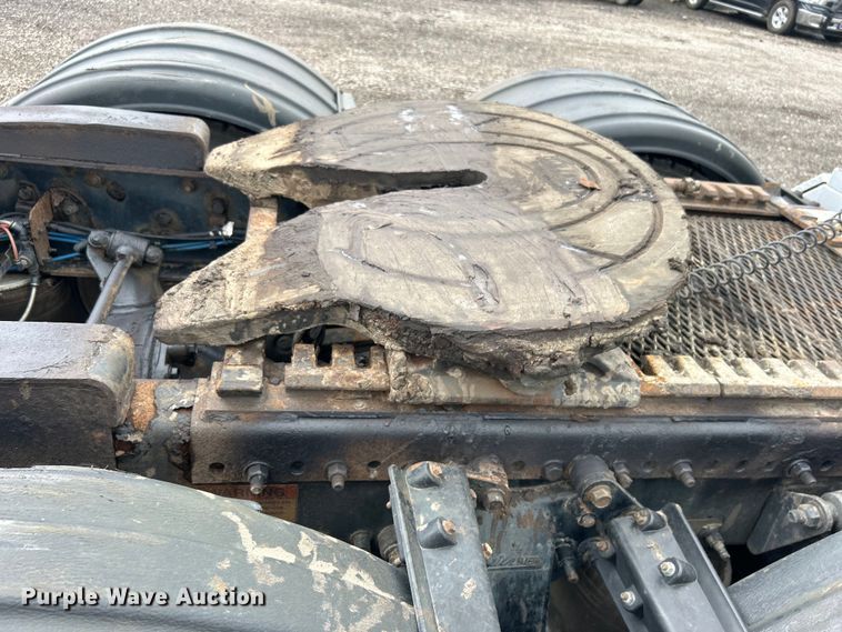 image for item EG1507 2016 Freightliner  Cascadia semi truck