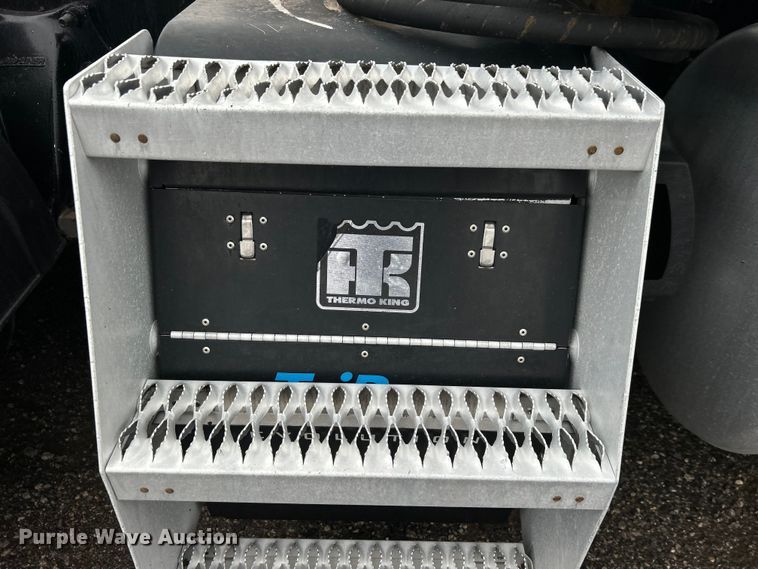 image for item EG1507 2016 Freightliner  Cascadia semi truck