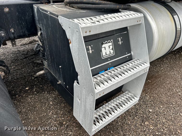 image for item EG1507 2016 Freightliner  Cascadia semi truck