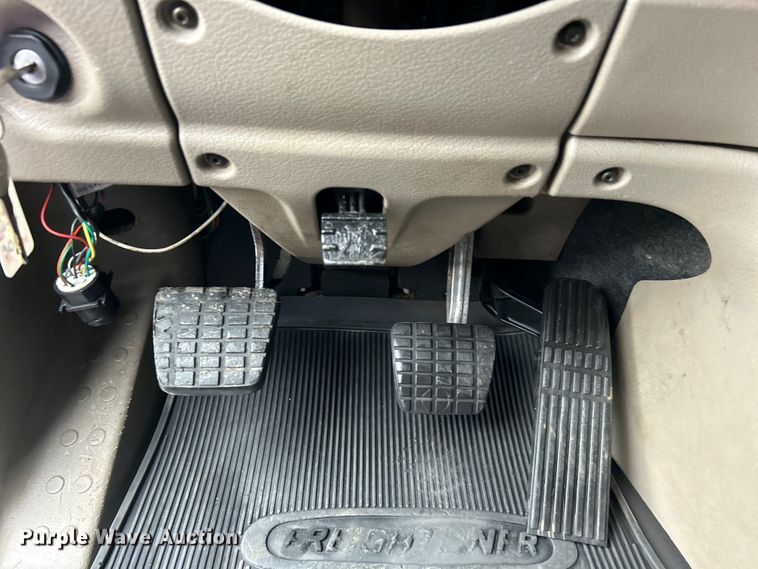 image for item EG1507 2016 Freightliner  Cascadia semi truck