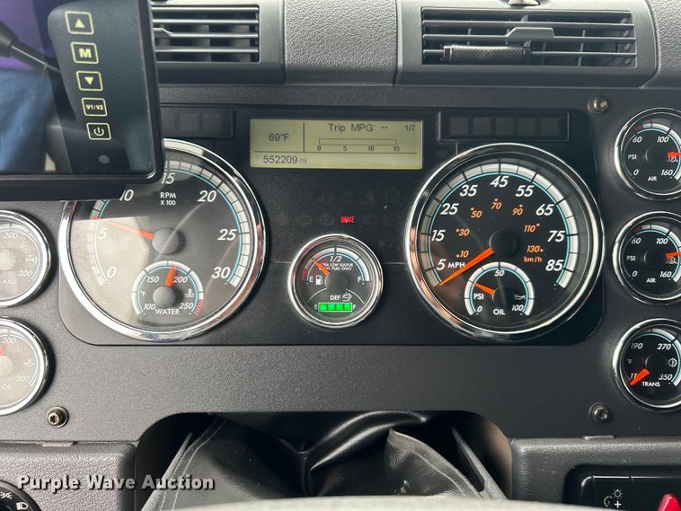 image for item EG1507 2016 Freightliner  Cascadia semi truck