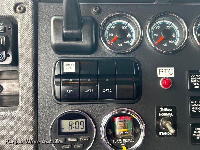 image for item EG1507 2016 Freightliner  Cascadia semi truck