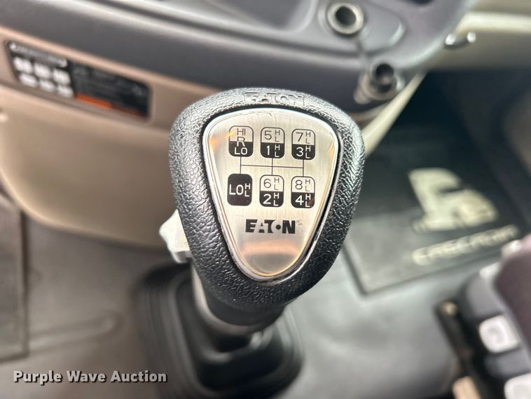 image for item EG1507 2016 Freightliner  Cascadia semi truck