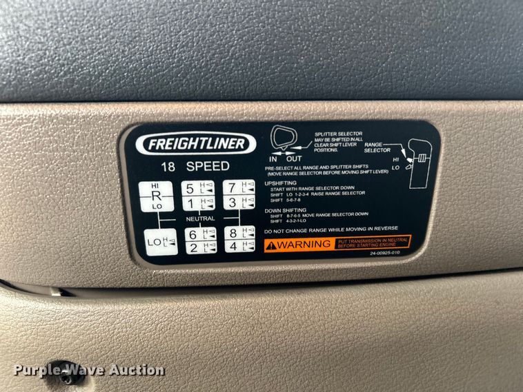 image for item EG1507 2016 Freightliner  Cascadia semi truck