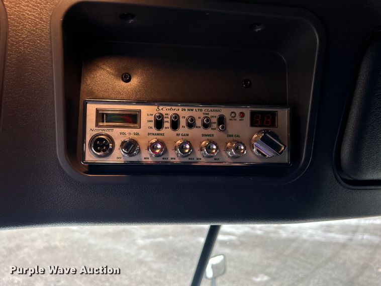 image for item EG1507 2016 Freightliner  Cascadia semi truck