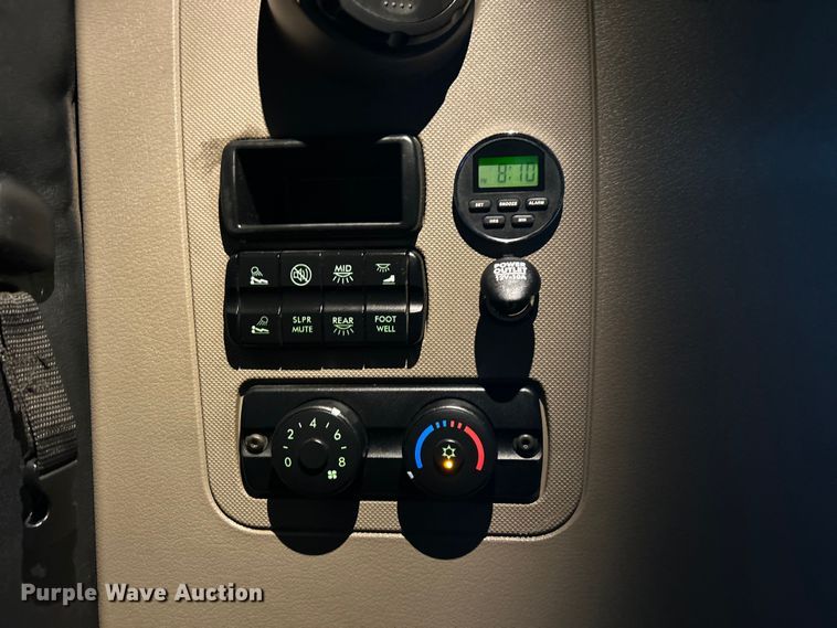 image for item EG1507 2016 Freightliner  Cascadia semi truck