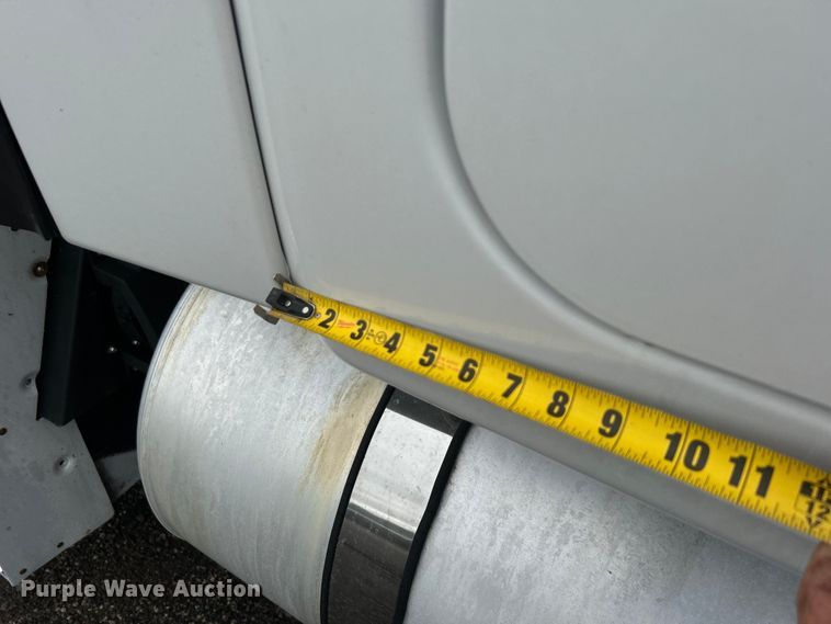 image for item EG1507 2016 Freightliner  Cascadia semi truck