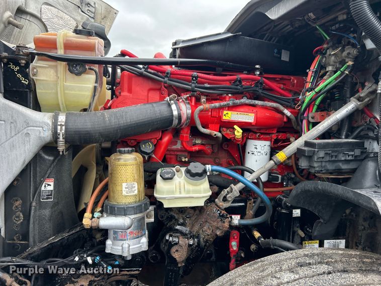 image for item EG1507 2016 Freightliner  Cascadia semi truck