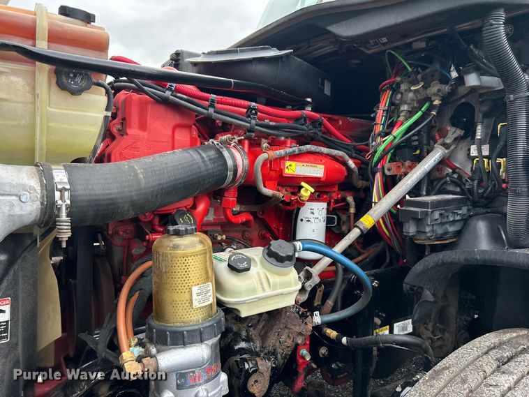 image for item EG1507 2016 Freightliner  Cascadia semi truck