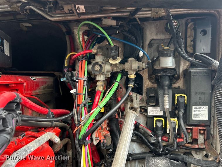 image for item EG1507 2016 Freightliner  Cascadia semi truck