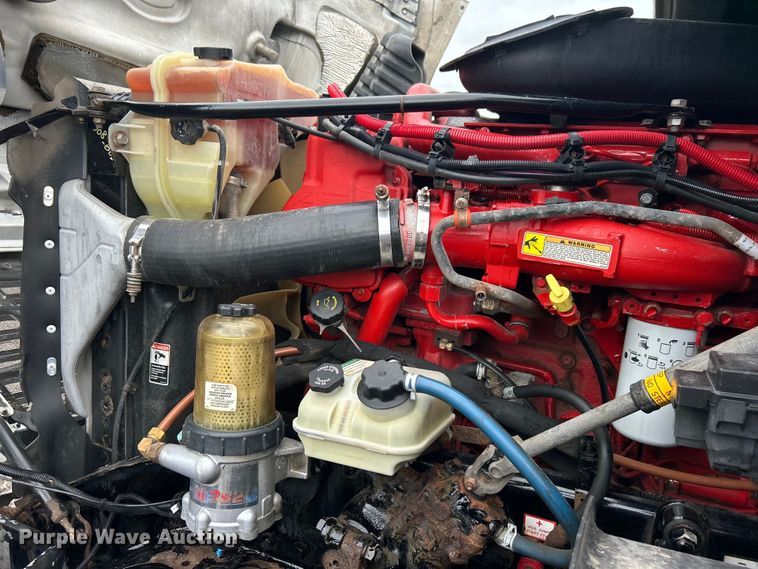 image for item EG1507 2016 Freightliner  Cascadia semi truck