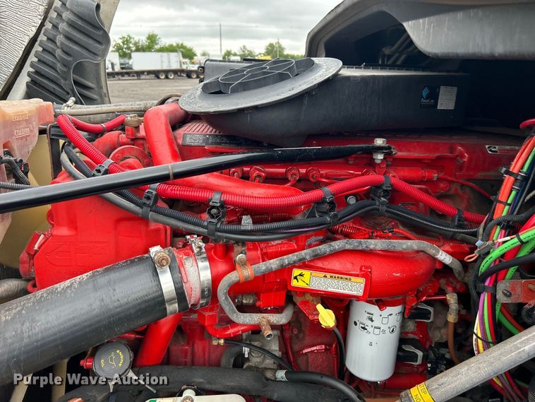 image for item EG1507 2016 Freightliner  Cascadia semi truck