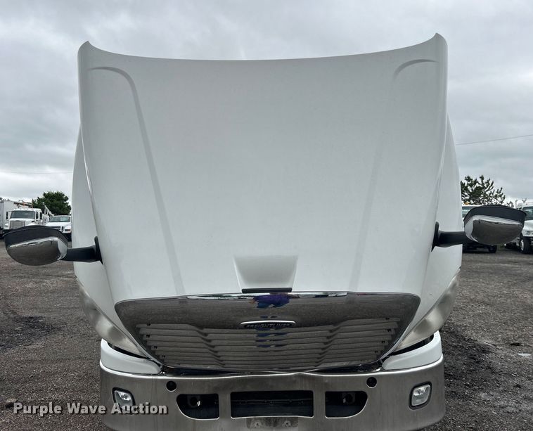 image for item EG1507 2016 Freightliner  Cascadia semi truck