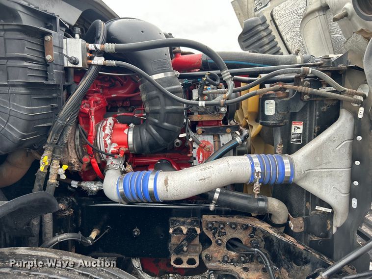 image for item EG1507 2016 Freightliner  Cascadia semi truck