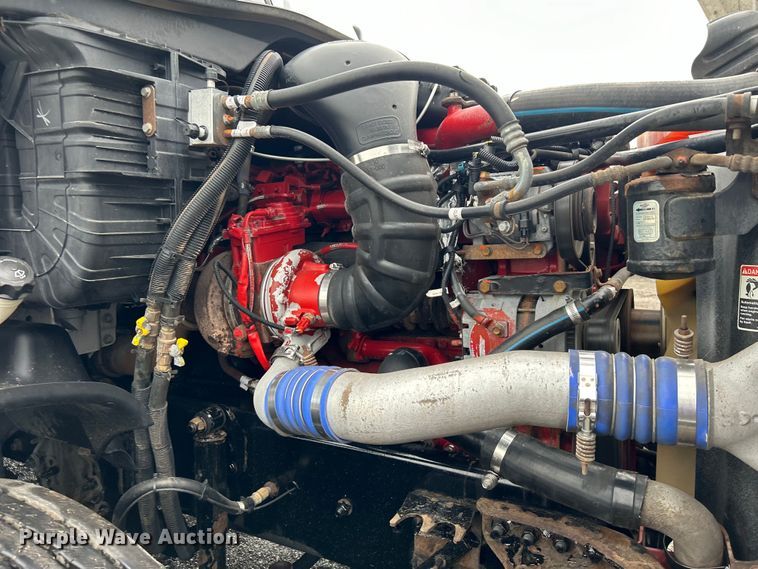 image for item EG1507 2016 Freightliner  Cascadia semi truck