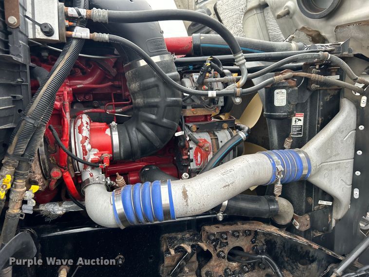 image for item EG1507 2016 Freightliner  Cascadia semi truck