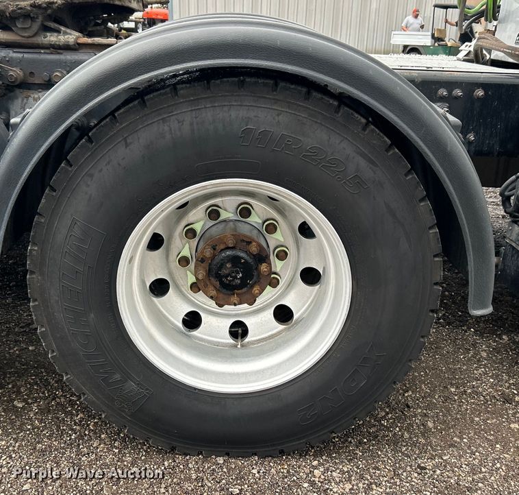 image for item EG1507 2016 Freightliner  Cascadia semi truck