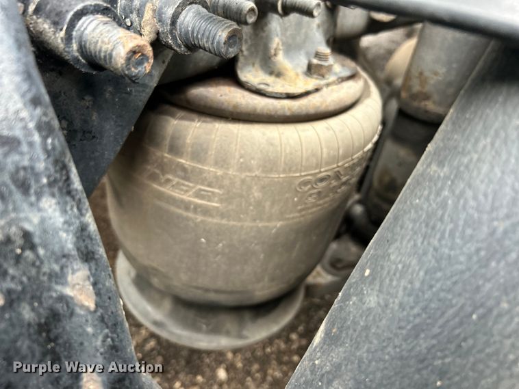 image for item EG1507 2016 Freightliner  Cascadia semi truck