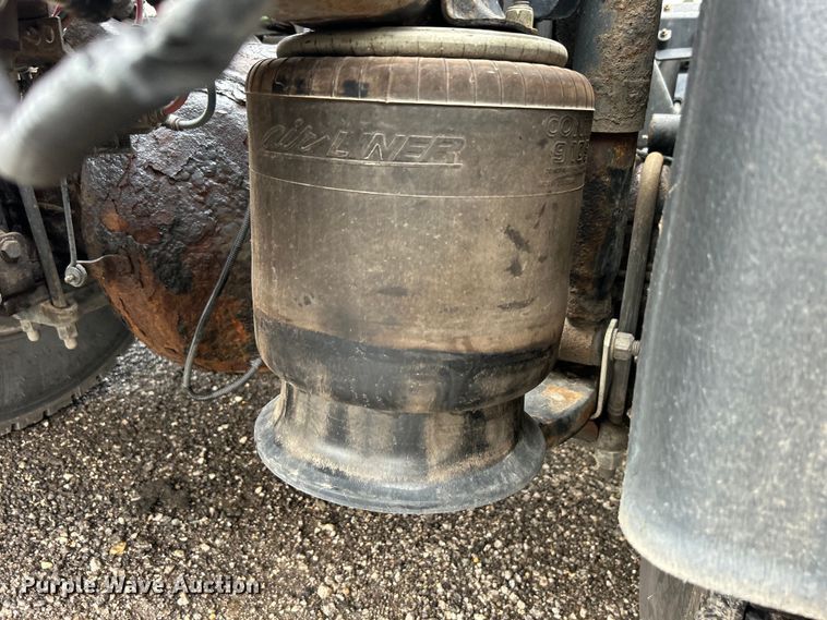 image for item EG1507 2016 Freightliner  Cascadia semi truck