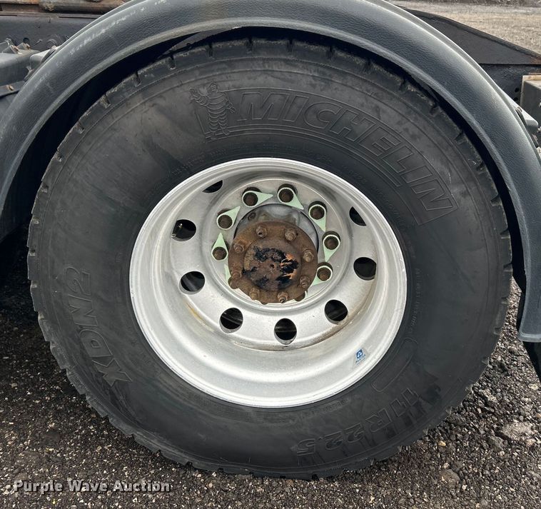 image for item EG1507 2016 Freightliner  Cascadia semi truck