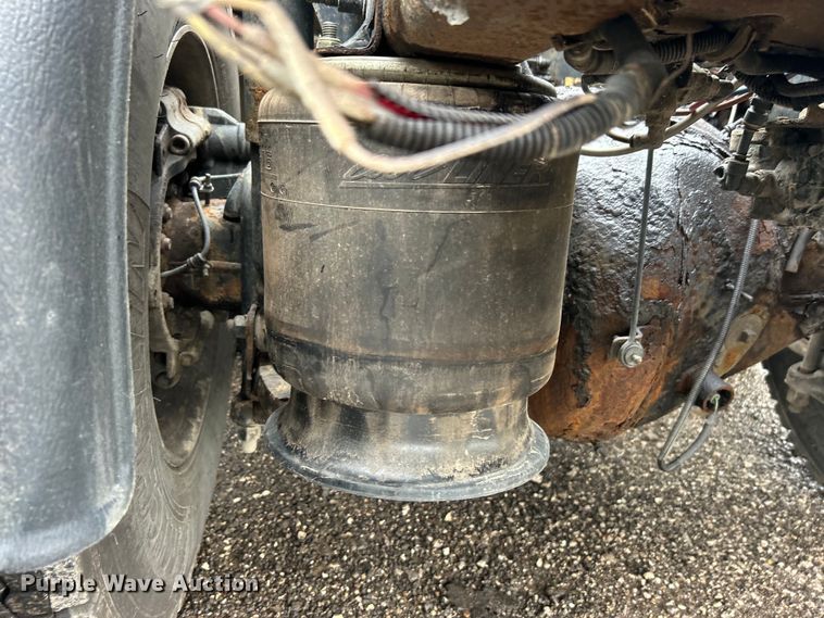 image for item EG1507 2016 Freightliner  Cascadia semi truck