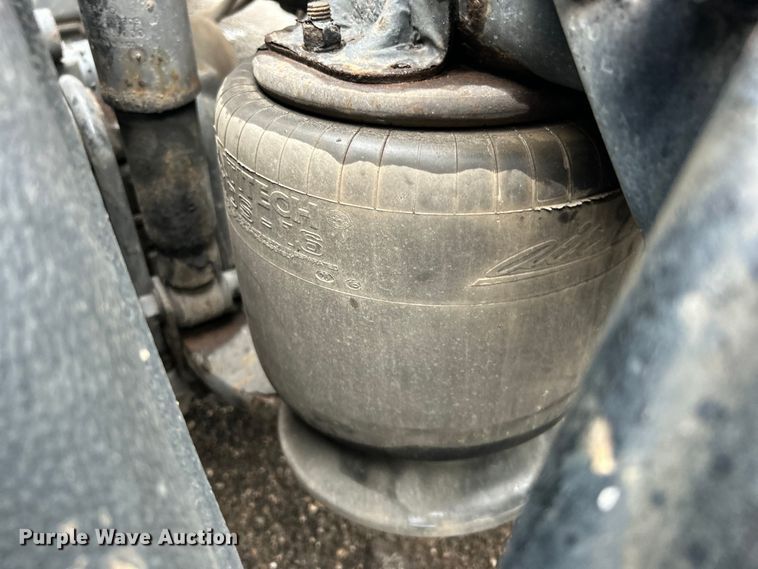 image for item EG1507 2016 Freightliner  Cascadia semi truck