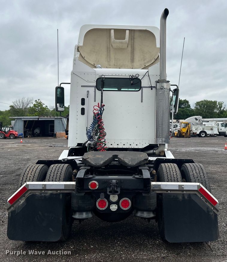 image for item EG1508 2002 Freightliner  Century Class semi truck