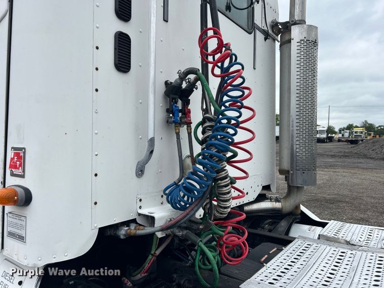 image for item EG1508 2002 Freightliner  Century Class semi truck