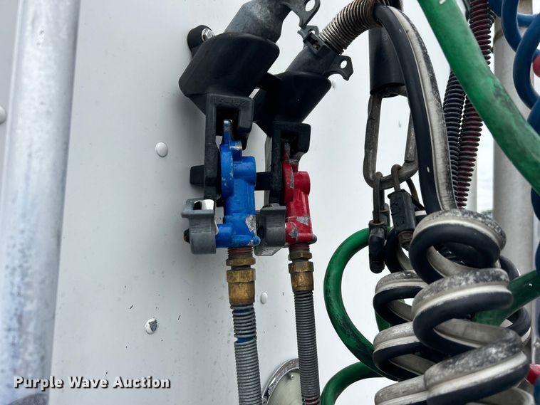 image for item EG1508 2002 Freightliner  Century Class semi truck