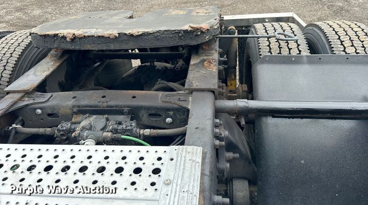 image for item EG1508 2002 Freightliner  Century Class semi truck