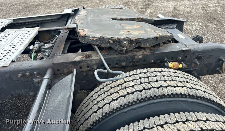 image for item EG1508 2002 Freightliner  Century Class semi truck