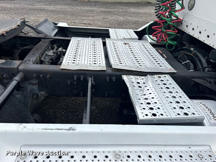 image for item EG1508 2002 Freightliner  Century Class semi truck