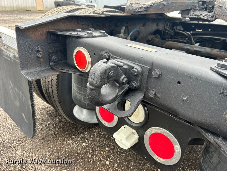 image for item EG1508 2002 Freightliner  Century Class semi truck