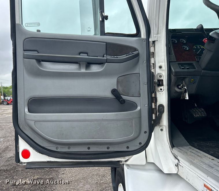 image for item EG1508 2002 Freightliner  Century Class semi truck