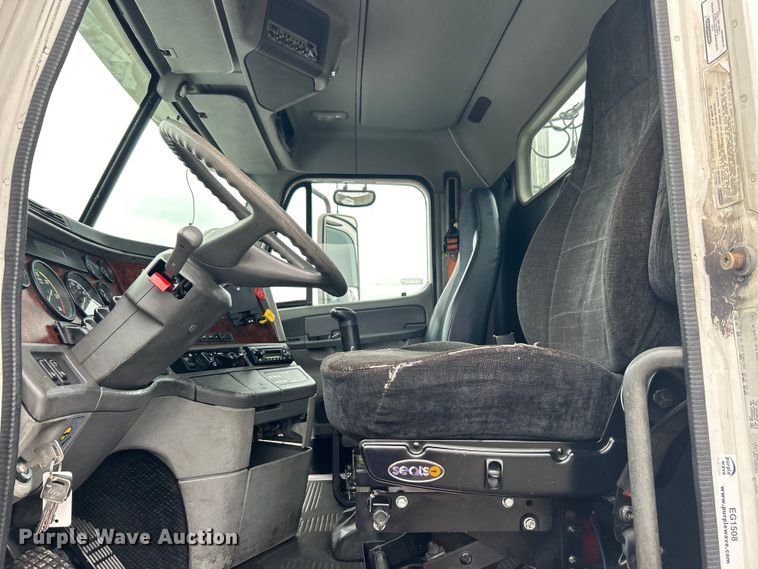 image for item EG1508 2002 Freightliner  Century Class semi truck