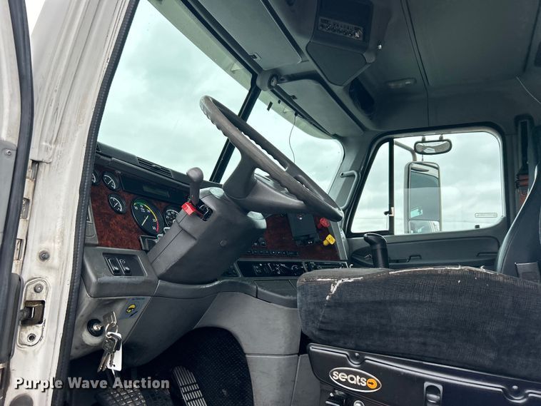 image for item EG1508 2002 Freightliner  Century Class semi truck