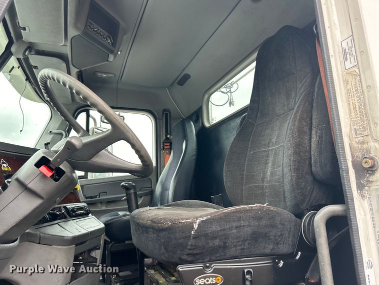 image for item EG1508 2002 Freightliner  Century Class semi truck