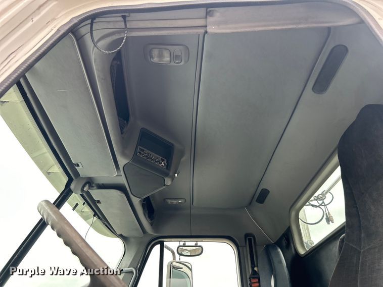 image for item EG1508 2002 Freightliner  Century Class semi truck