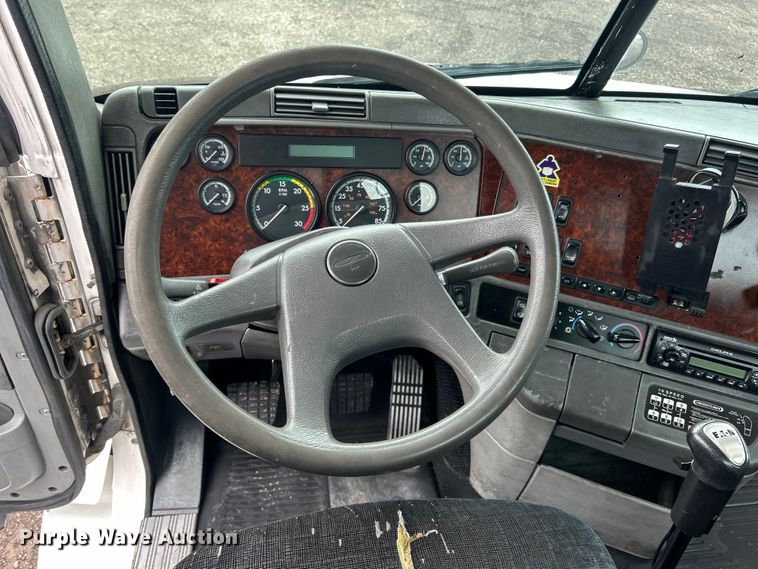 image for item EG1508 2002 Freightliner  Century Class semi truck