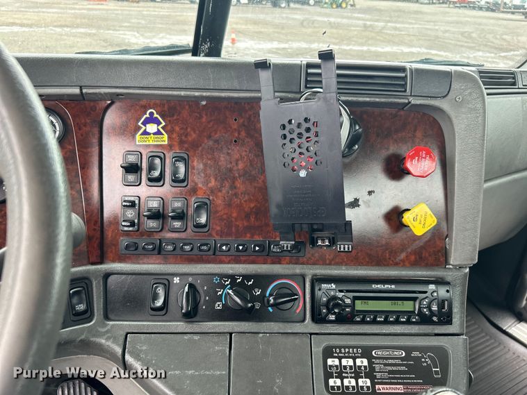 image for item EG1508 2002 Freightliner  Century Class semi truck