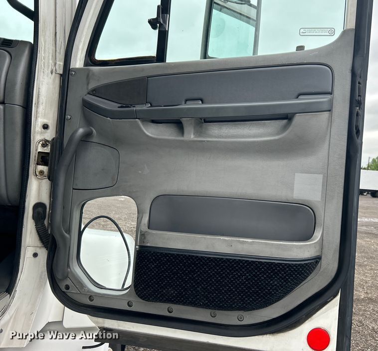 image for item EG1508 2002 Freightliner  Century Class semi truck