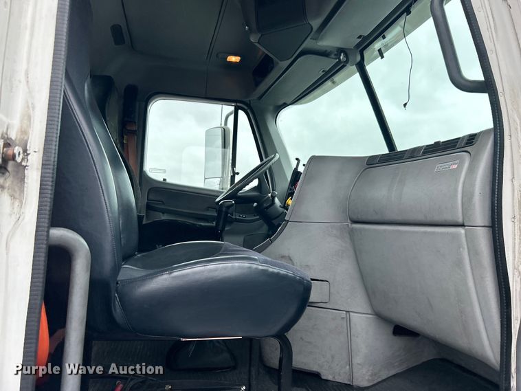 image for item EG1508 2002 Freightliner  Century Class semi truck