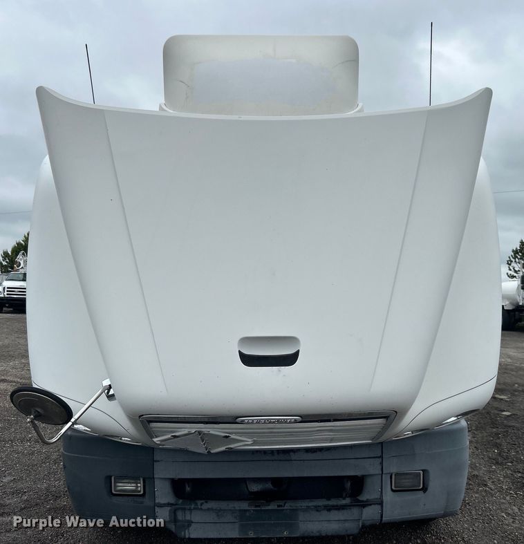 image for item EG1508 2002 Freightliner  Century Class semi truck