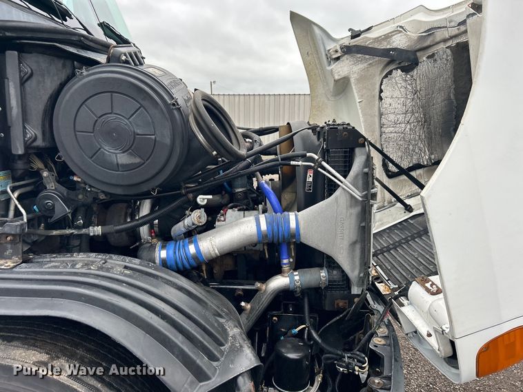 image for item EG1508 2002 Freightliner  Century Class semi truck