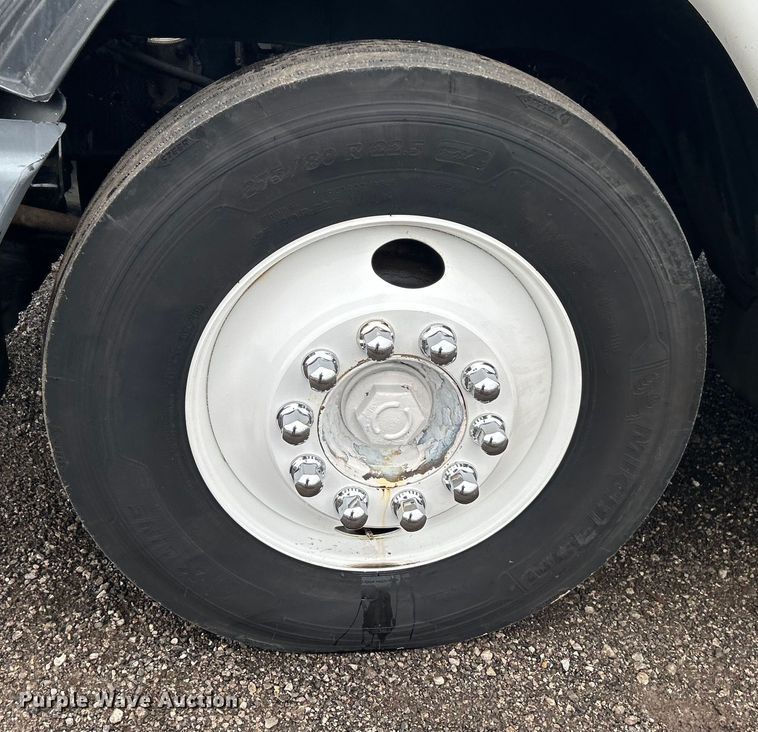 image for item EG1508 2002 Freightliner  Century Class semi truck