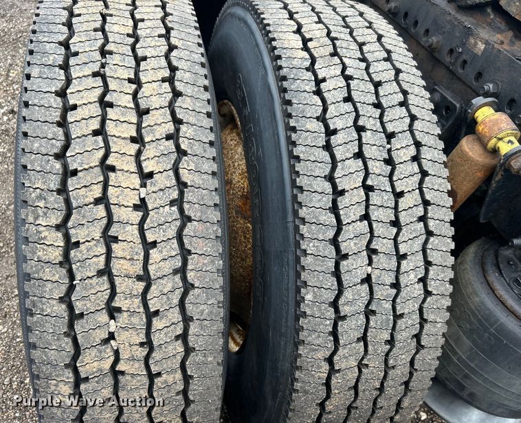 image for item EG1508 2002 Freightliner  Century Class semi truck