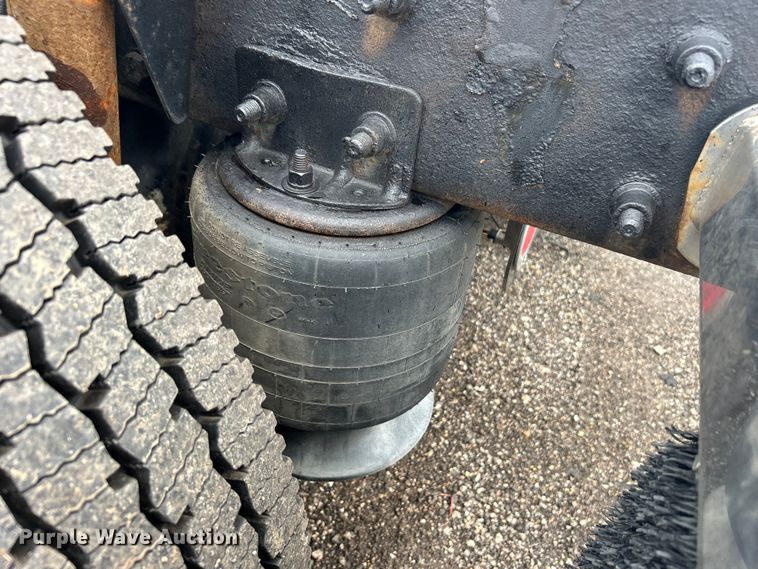 image for item EG1508 2002 Freightliner  Century Class semi truck