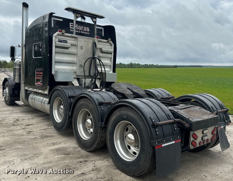 image for item EH5394 2000 Peterbilt 379 semi truck