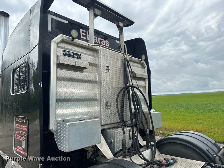 image for item EH5394 2000 Peterbilt 379 semi truck